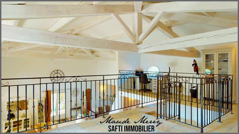 Maison - 230 m² - 6 pièces