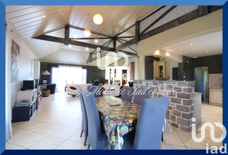 Maison - 195 m² - 7 pièces