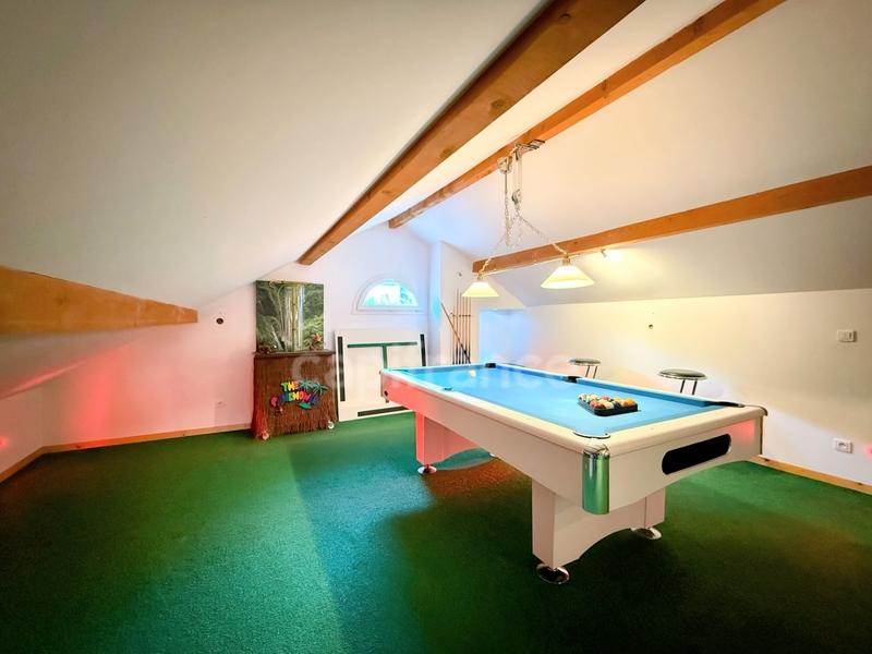 Maison - 211 m² - 9 pièces