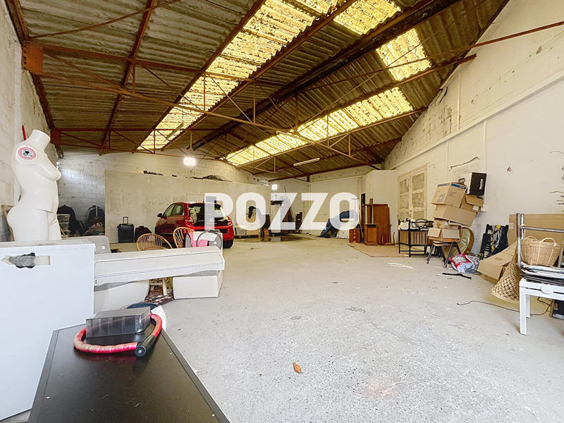 Local d'activité / Entrepôt - 250 m² - 6 pièces