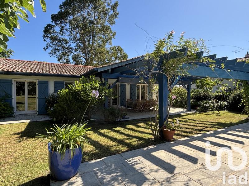 Maison - 210 m² - 8 pièces