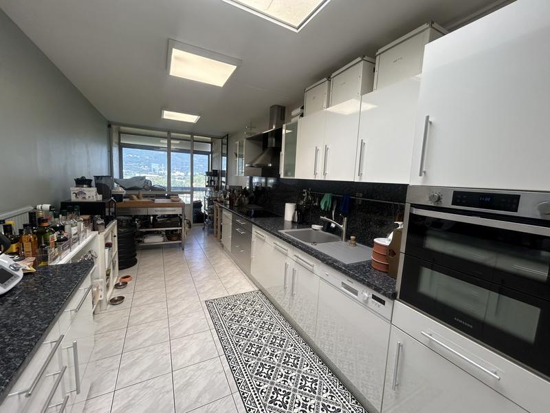 Appartement - 120 m² - 6 pièces