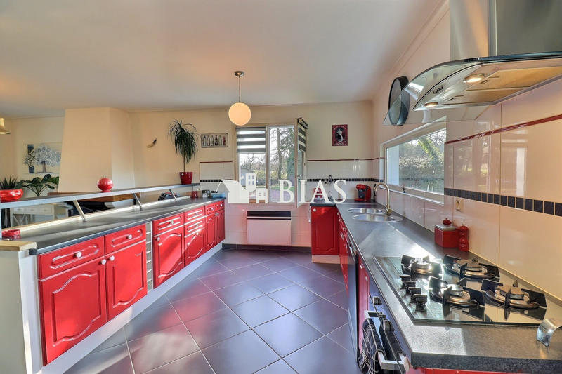 Maison - 95 m² - 5 pièces