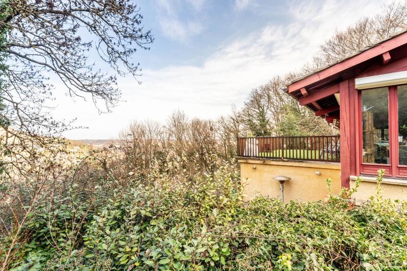 Maison - 240 m² - 7 pièces