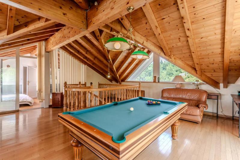 Propriété - 380 m² - 9 pièces