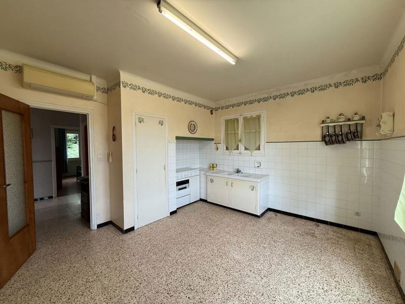 Propriété - 223 m² - 6 pièces