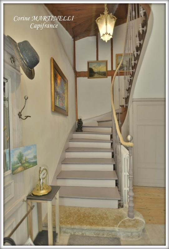 Propriété - 885 m² - 22 pièces