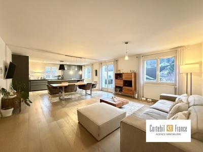 Appartement - 99 m² - 4 pièces