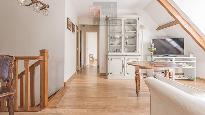 Maison - 210 m² - 6 pièces