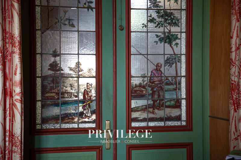 Propriété - 824 m² - 11 pièces