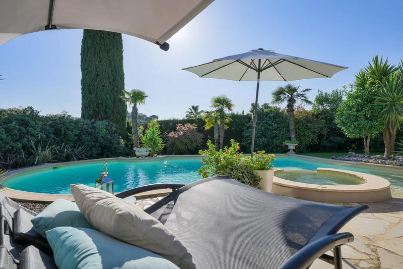 Maison - 228 m² - 8 pièces