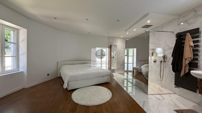 Maison - 219 m² - 6 pièces