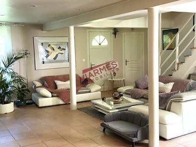 Maison - 196 m² - 8 pièces