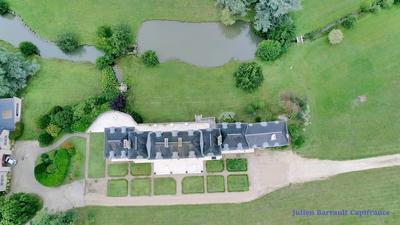 Château - 1 098 m² - 22 pièces