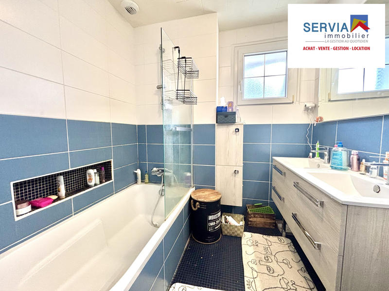 Maison traditionnelle - 102 m² - 4 pièces