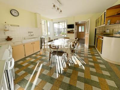 Maison - 157 m² - 8 pièces