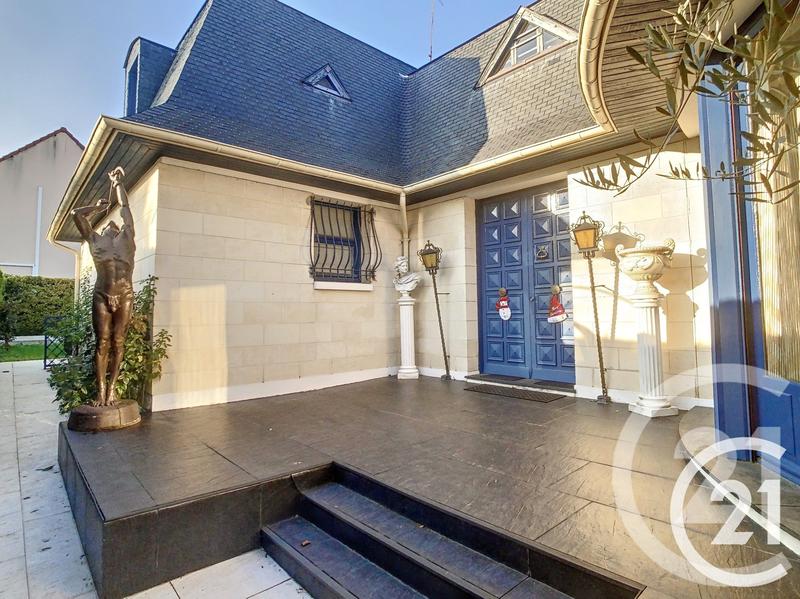 Maison - 237 m² - 7 pièces