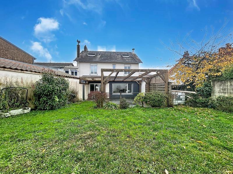 Maison - 266 m² - 11 pièces