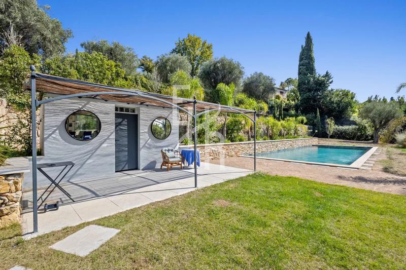 Maison - 470 m² - 7 pièces