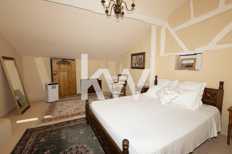 Maison - 680 m² - 18 pièces