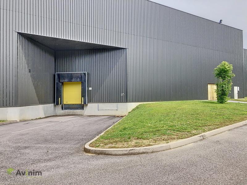 Local commercial - 2 735 m²