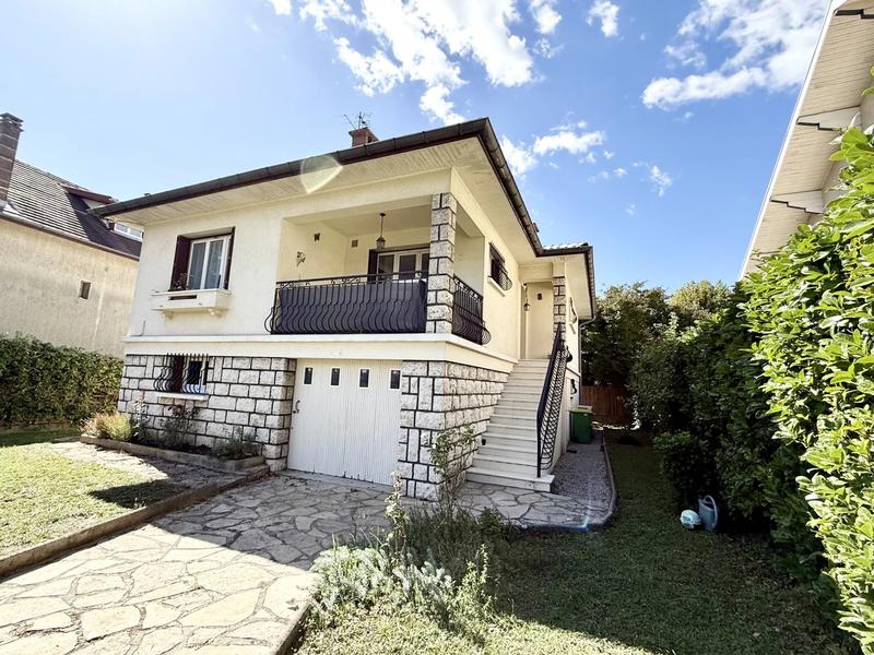 Maison - 161 m² - 8 pièces