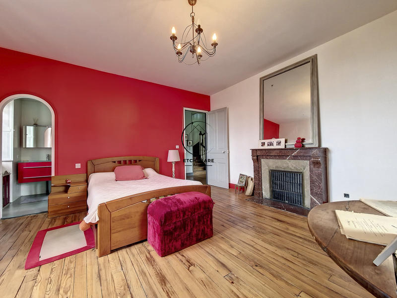 Maison - 351 m² - 7 pièces