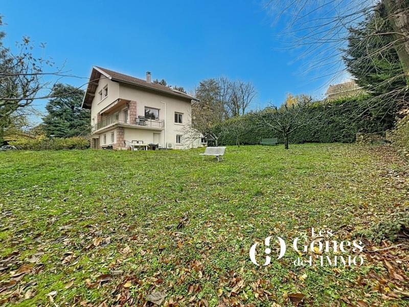 Maison - 229 m² - 7 pièces