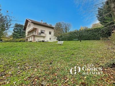 Maison - 229 m² - 7 pièces