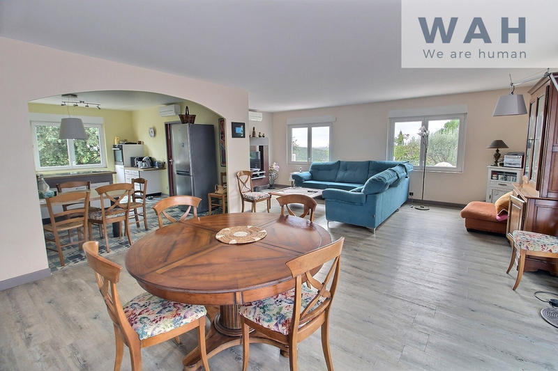 Maison - 225 m² - 8 pièces