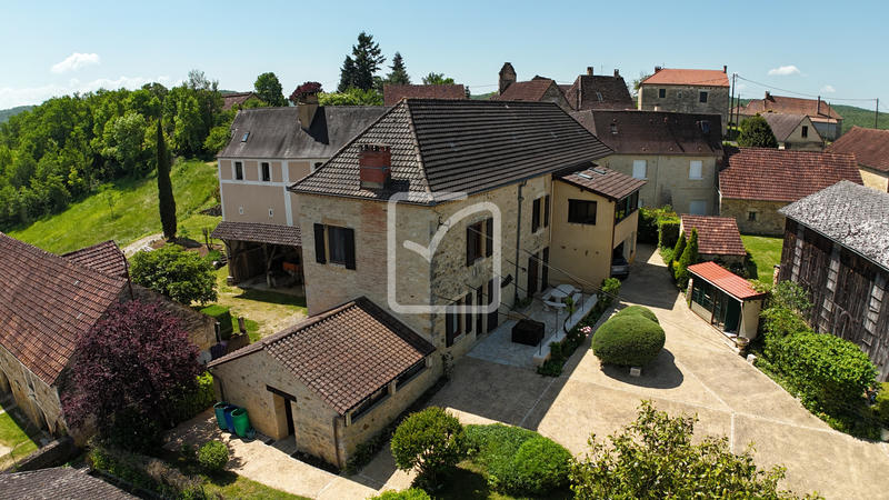 Maison - 199 m² - 10 pièces