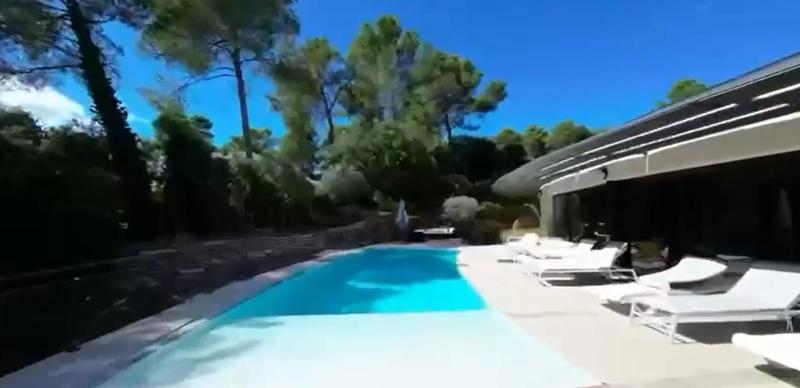 Villa - 394 m² - 11 pièces