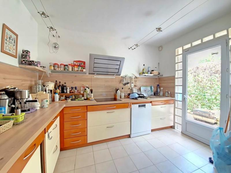 Maison - 180 m² - 8 pièces