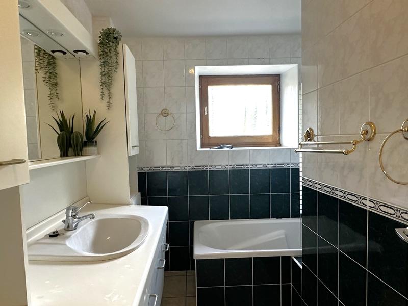 Maison traditionnelle - 185 m² - 7 pièces