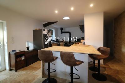 Propriété - 256 m² - 9 pièces