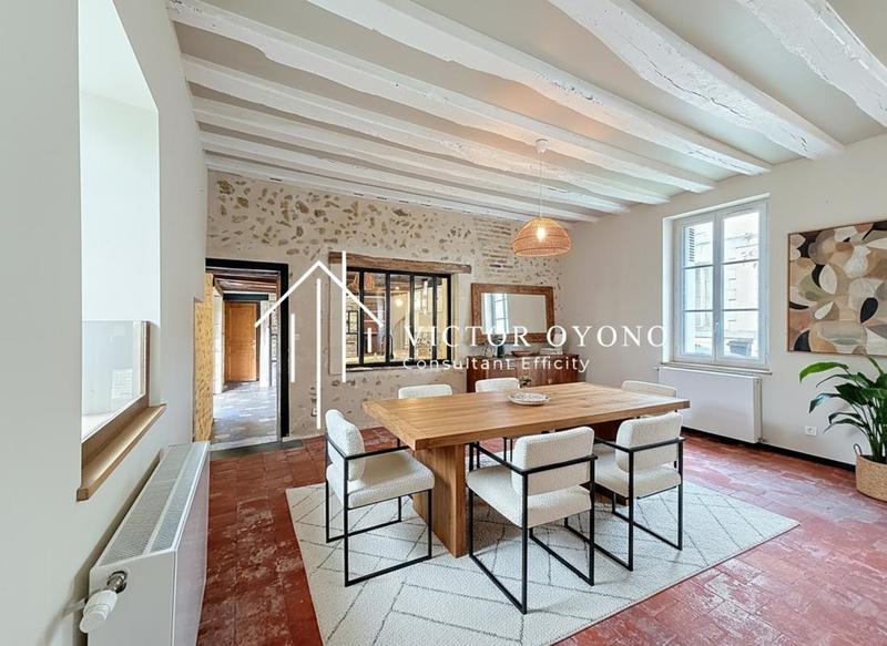 Maison - 220 m² - 9 pièces