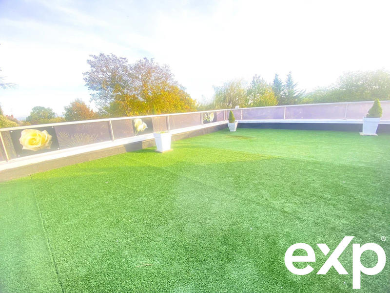 Maison - 288 m² - 11 pièces