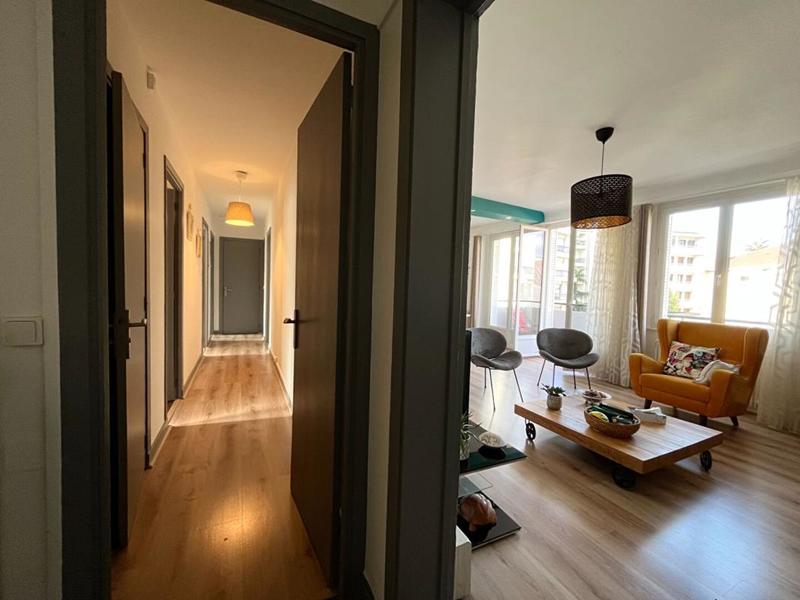 Appartement - 90 m² - 4 pièces