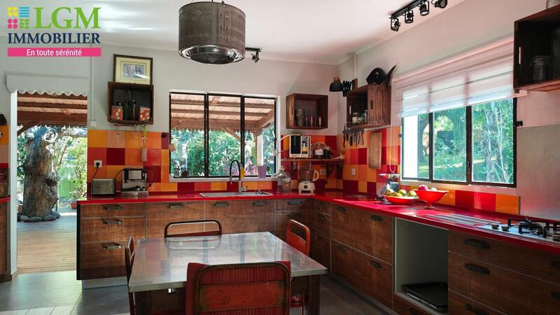 Maison - 222 m² - 9 pièces