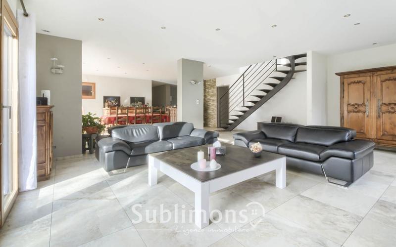 Maison contemporaine - 189 m² - 6 pièces