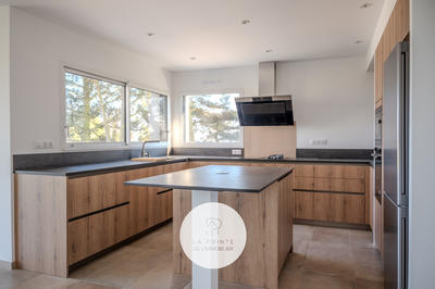 Maison - 162 m² - 9 pièces