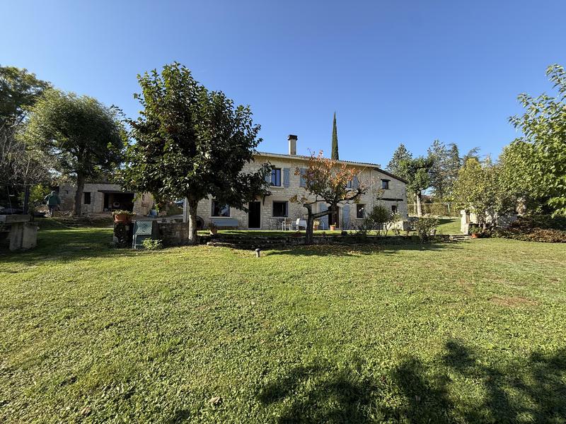 Maison en pierre - 279 m² - 6 pièces