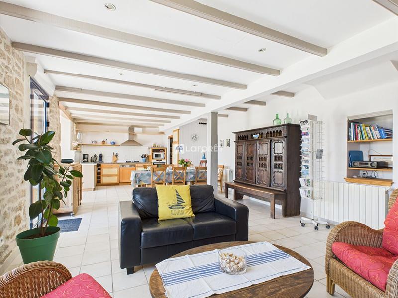 Maison traditionnelle - 150 m² - 8 pièces