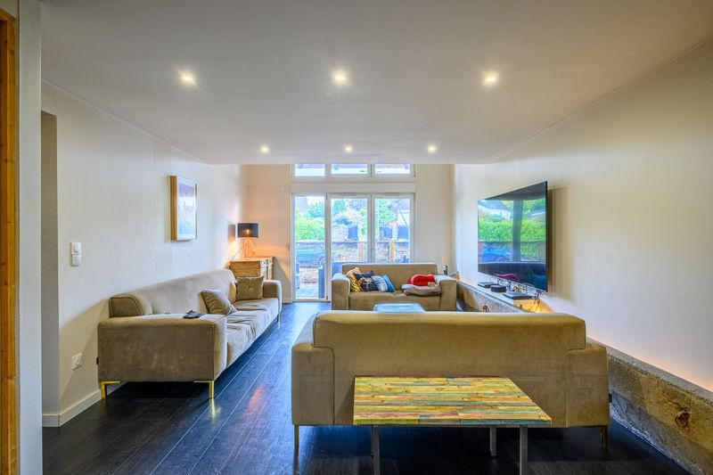 Maison - 210 m² - 6 pièces