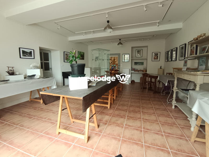 Maison - 392 m² - 15 pièces