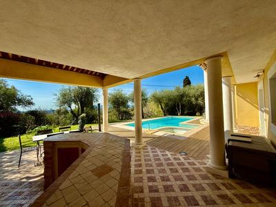 Villa - 200 m² - 5 pièces