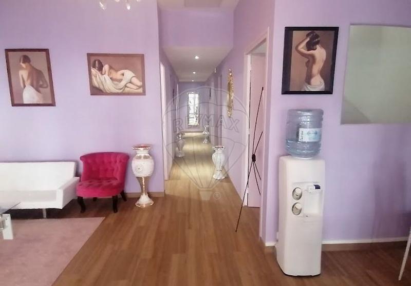 Local commercial - 325 m² - 15 pièces