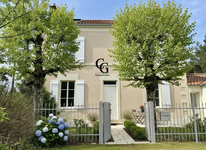 Maison - 180 m² - 8 pièces