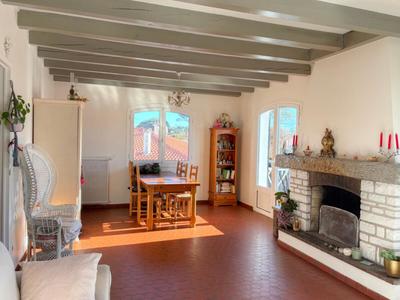 Maison - 220 m² - 8 pièces