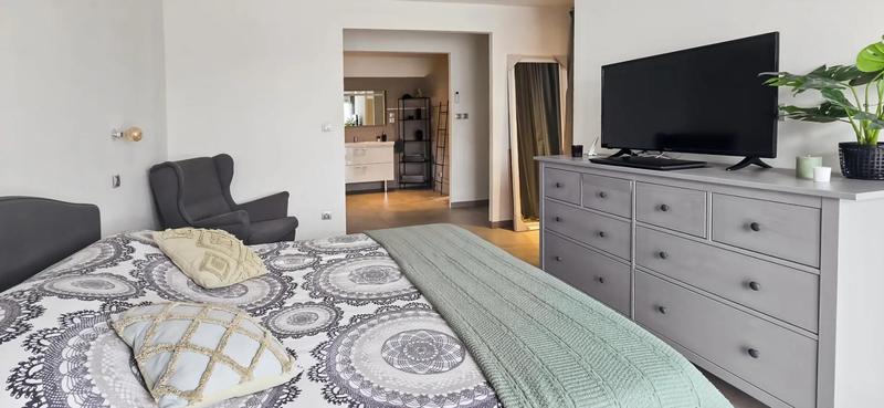 Maison - 230 m² - 7 pièces